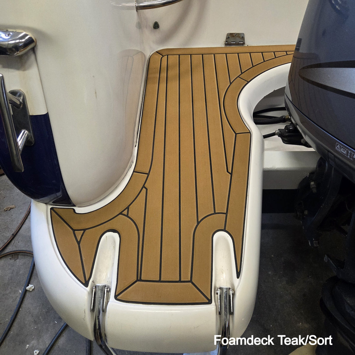Ibiza 24 Touring med Foamdeck Teak sort plattform babord
