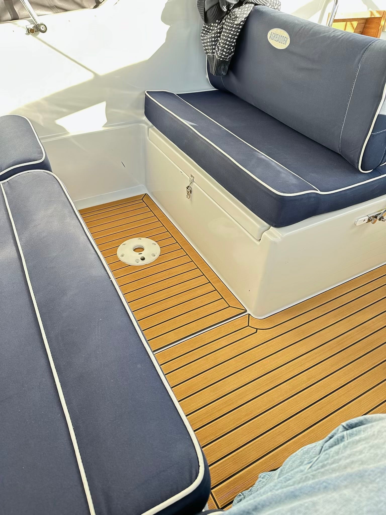 Askeladden 605 Explorer med komplett EVA Teak/Sort Foamdeck pakke fra Sandøy Båtdekk ( Cockpit5 )