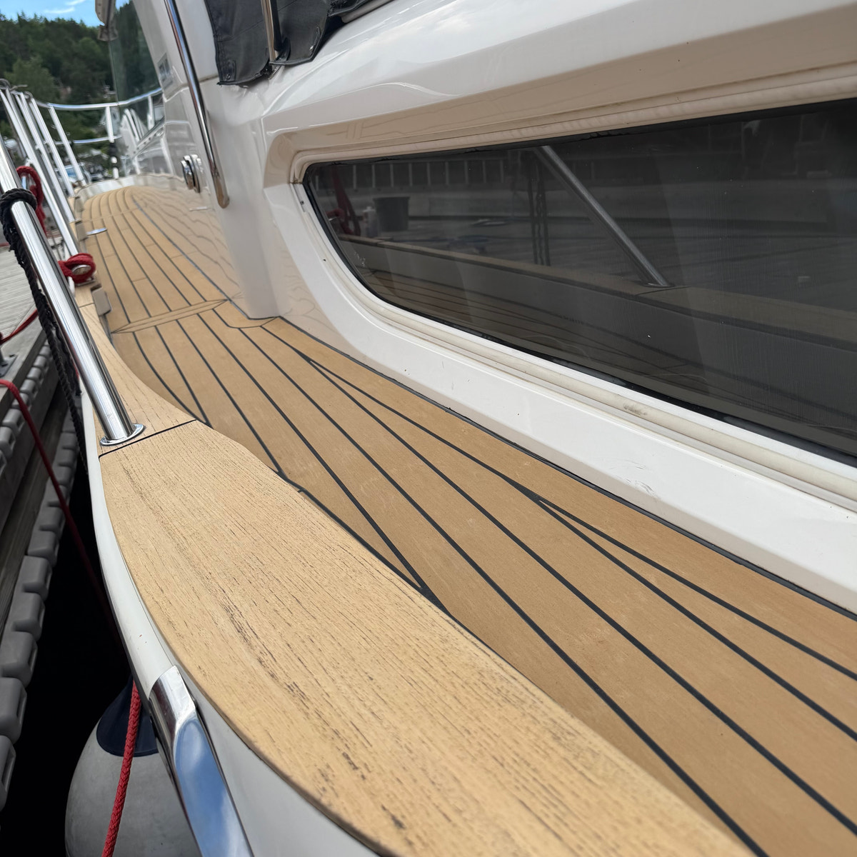 Flexiteek sammenlignet med teak - båtdekk til Marex 320 Aft Cabin Cruiser