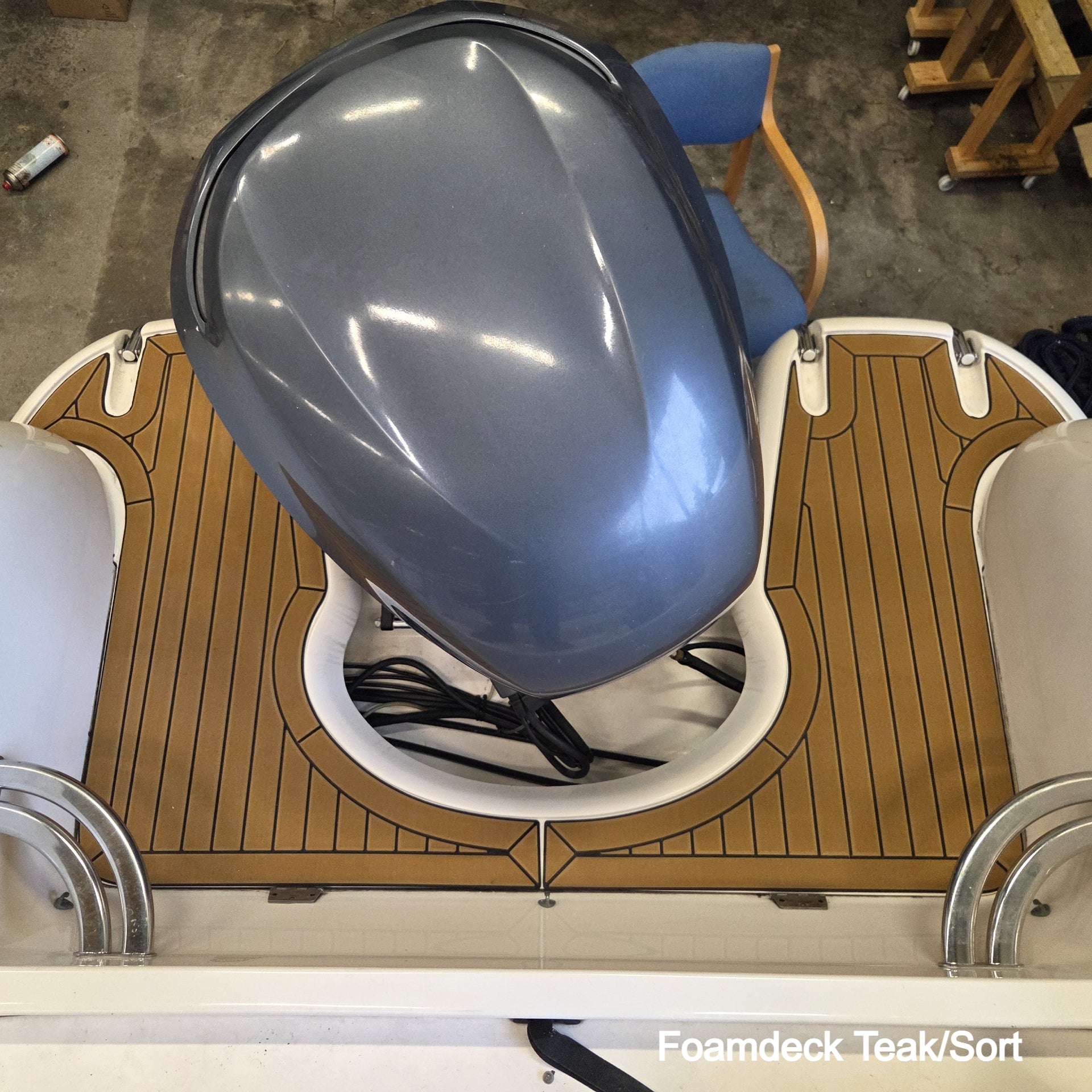 Ibiza 24 Touring med Foamdeck Teak sort plattform